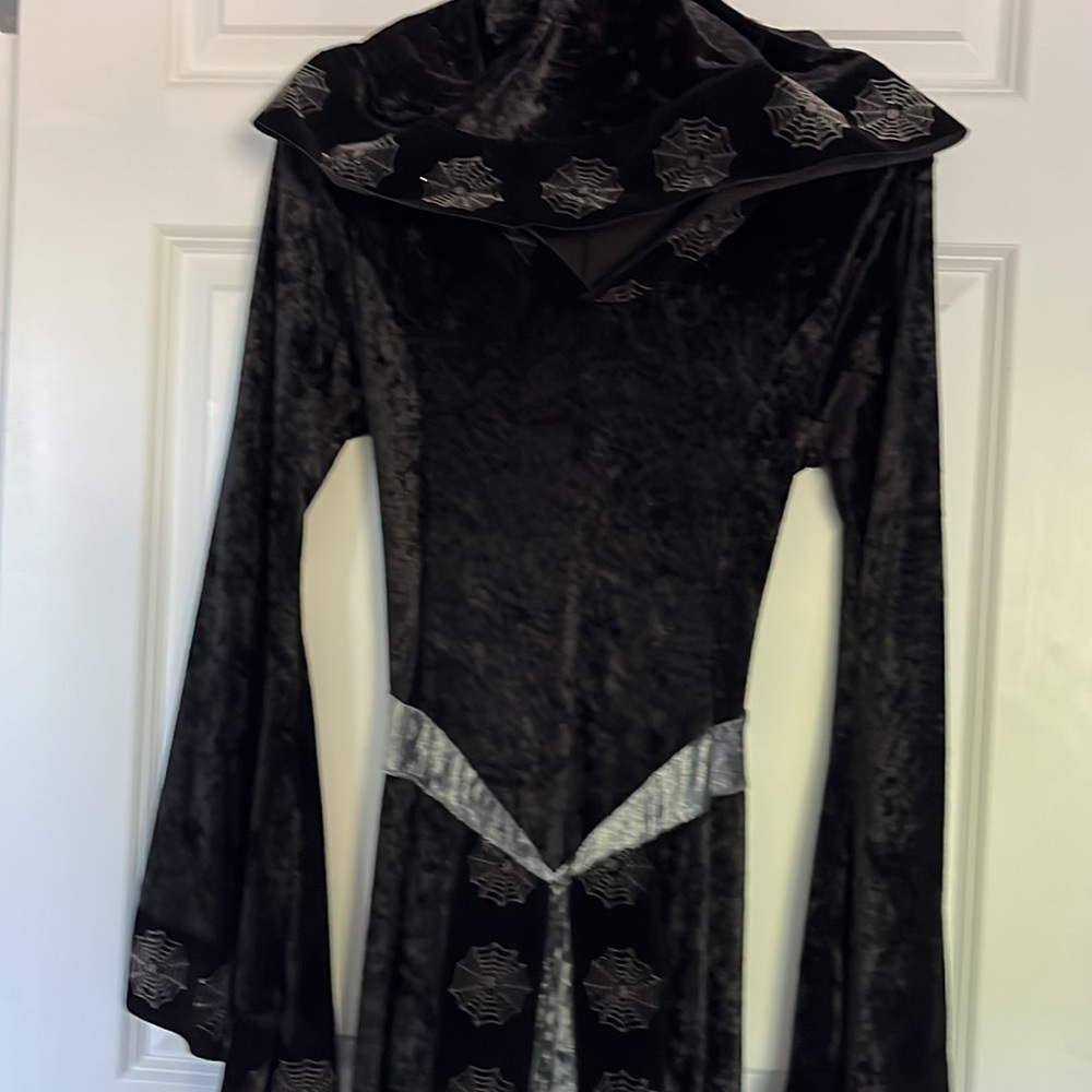 🕷️ WITCH CLOAK/COSTUME 💀 WOMEN’S MEDIUM 👻🎃VELVETY - Picture 6 of 15